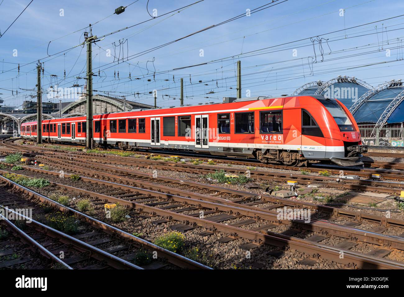 Treno Vareo Alstom Coradia filt 81 alla stazione centrale di Colonia Foto Stock