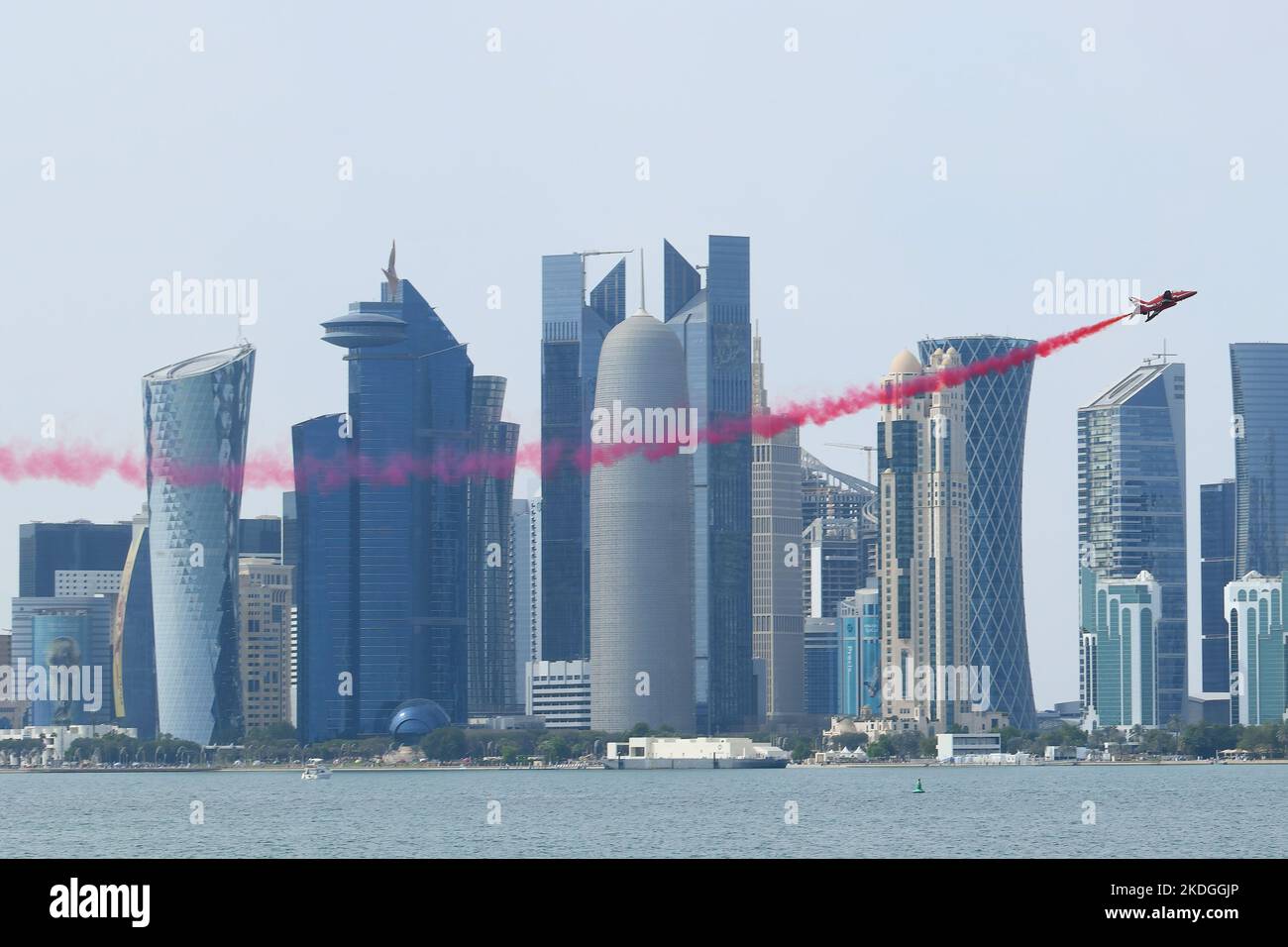 Spettacolo aereo del Qatar organizzato da Amiri Air Force, Saudi Falcons Team e British Royal Air Force Aerobatic Team. Foto Stock