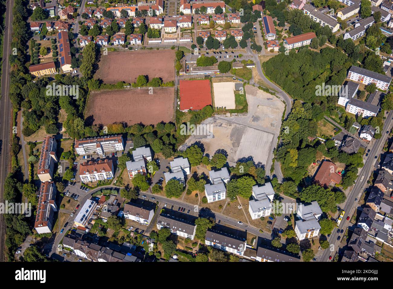 Vista aerea, terreno di falda e impianto sportivo Levinstraße, edifici alti Gerscheder Weiden, Essen-Gerschede, Essen, Ruhrgebiet, Renania settentrionale-Vestfalia Foto Stock