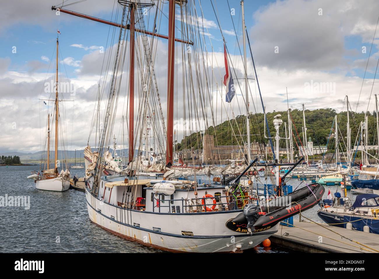 Goletta a due alberi 'Flying Dutchman', Oban, Argyll, Scozia, UK Foto Stock