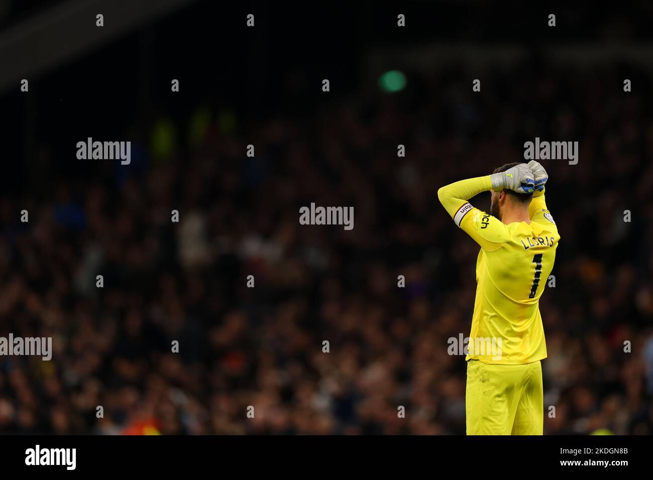 Londra, Regno Unito. 6th Novemberr 2022; Tottenham Hotspur Stadium. Tottenham, Londra, Inghilterra; Premier League football, Tottenham Hotspur versus Liverpool; Un Hugo Lloris sconsolato di Tottenham Hotspur, che perde una buona occasione per segnare Credit: Action Plus Sports Images/Alamy Live News Foto Stock