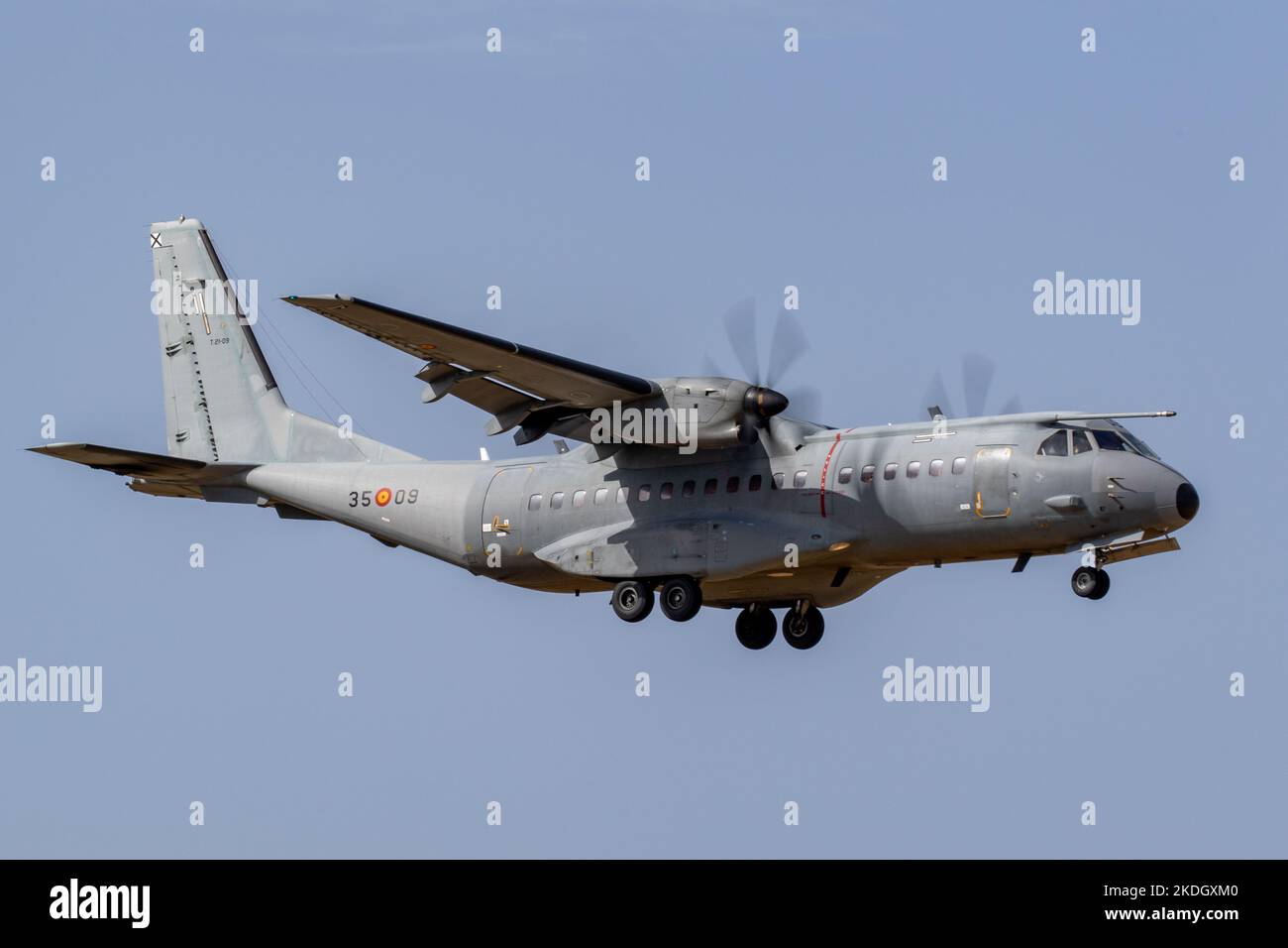 Una CASA C-295M dell'Aeronautica Spagnola che entra in terra alla base aerea di Gando durante l'esercizio SIRIO 22. Foto Stock