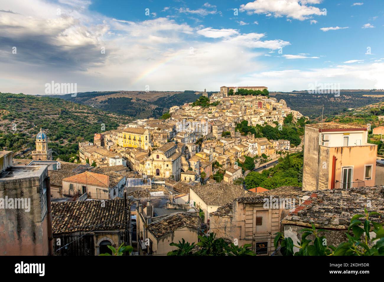 Ragusa Ibla, Sicilia, Italia - 14 luglio 2020: Vista panoramica di Ragusa Ibla, città barocca della Sicilia, Italia meridionale Foto Stock