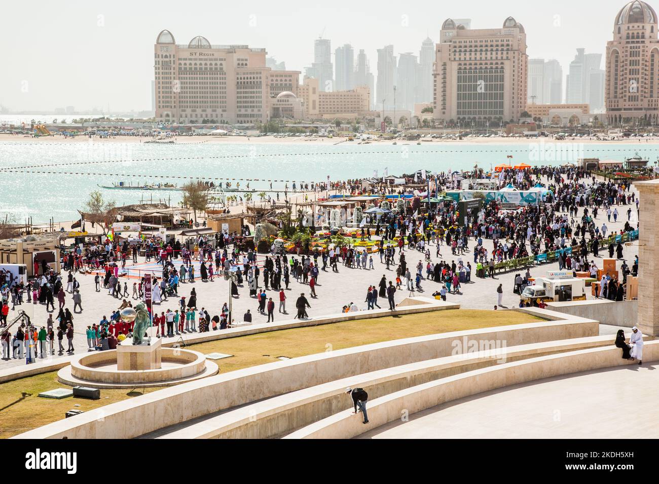 Doha, Qatar-14 febbraio 2016 : Festival della diversità culturale a Katara per celebrare la Giornata Nazionale dello Sport del Qatar. Foto Stock