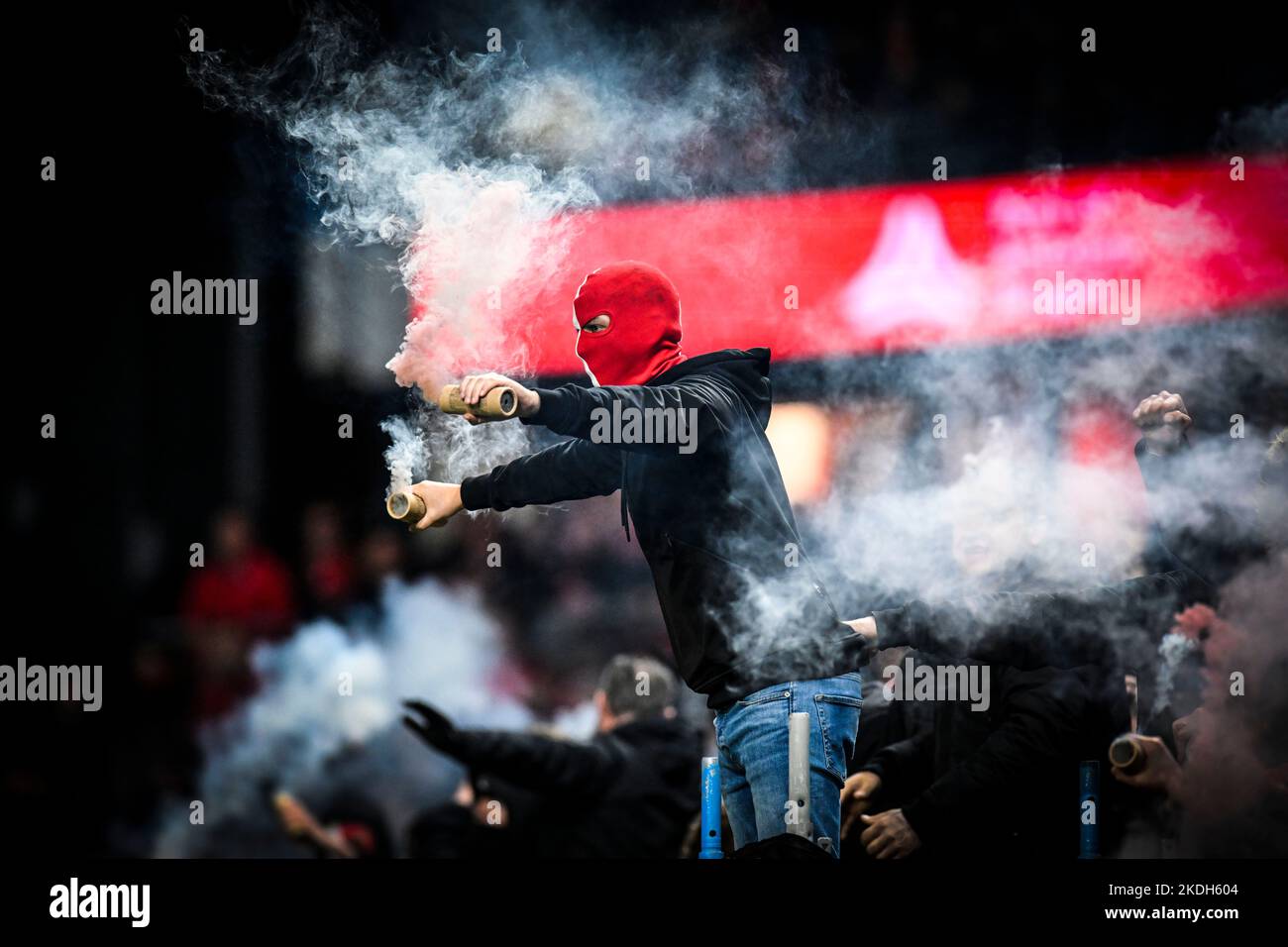 I tifosi di Anversa hanno illustrato prima di una partita di calcio tra RAFC Antwerp e RSCA Anderlecht, domenica 06 novembre 2022 ad Anversa, il giorno 16 della prima divisione del campionato belga della 'Jupiler Pro League' 2022-2023. BELGA FOTO TOM GOYVAERTS Foto Stock
