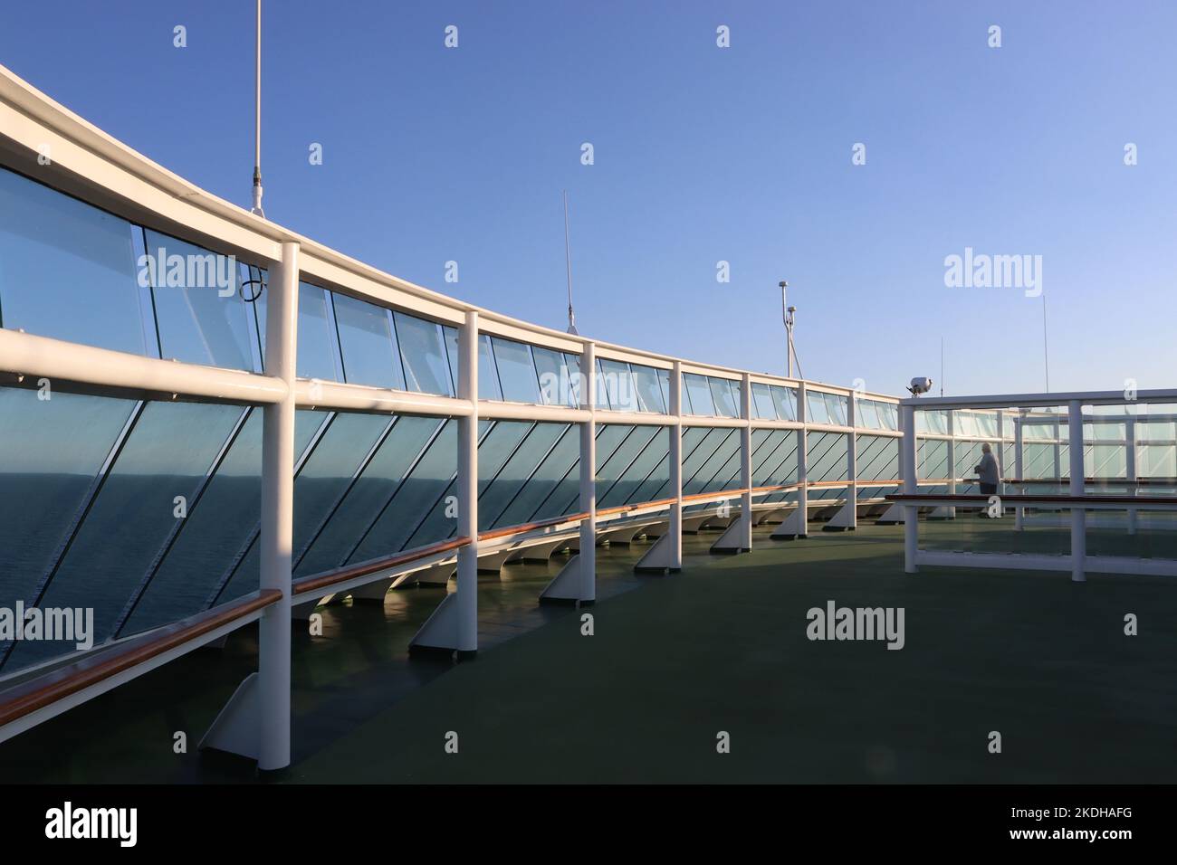 La nave da crociera P&o Aurora si dirige verso il canale della Manica per una crociera mediterranea, vista dal pivattolo. Foto Stock