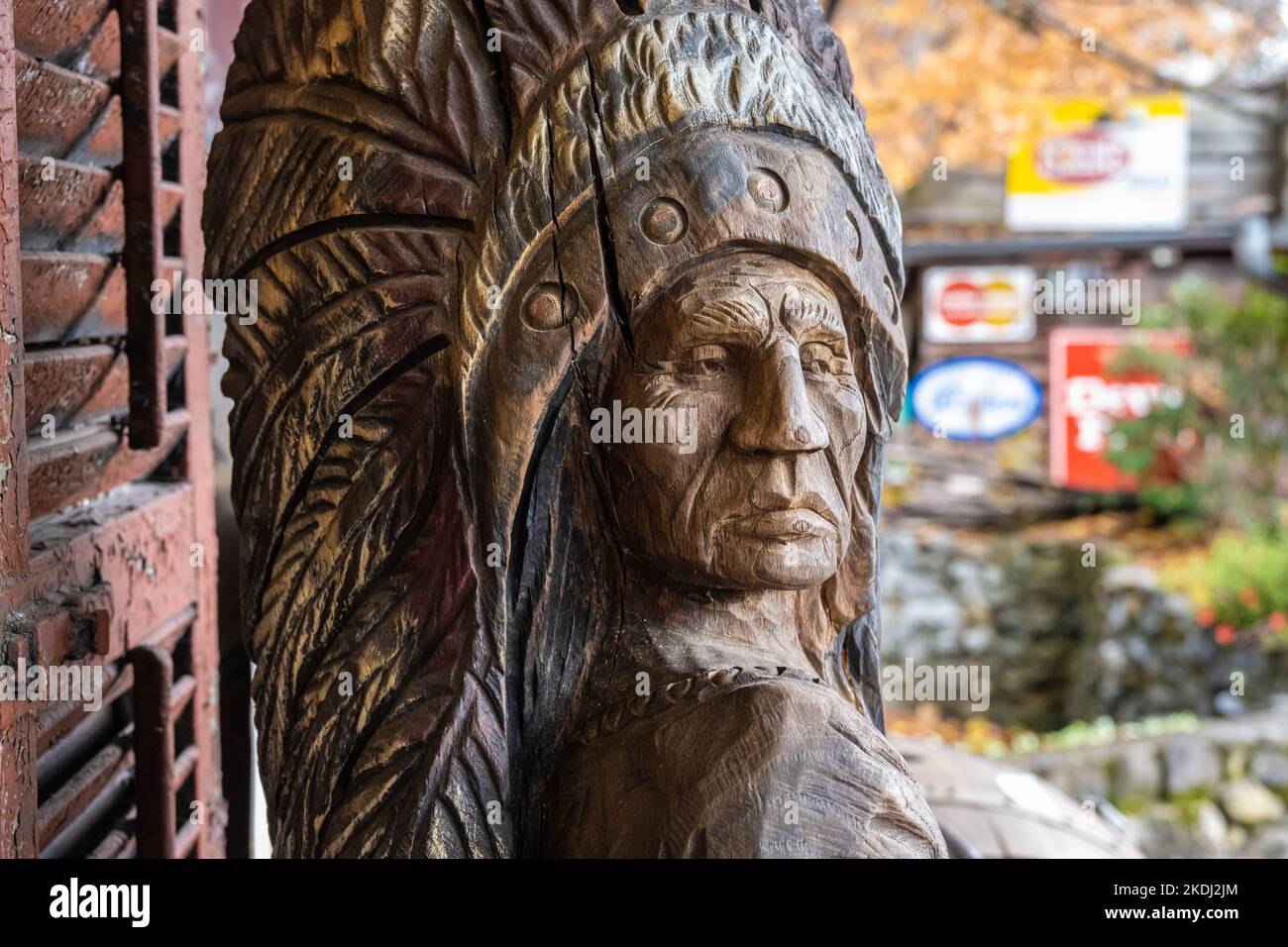 Negozio di sigari vintage in legno indiano a Black Bear Creek Antiques nelle Blue Ridge Mountains a Clayton, Georgia, vicino al lago Burton. (USA) Foto Stock