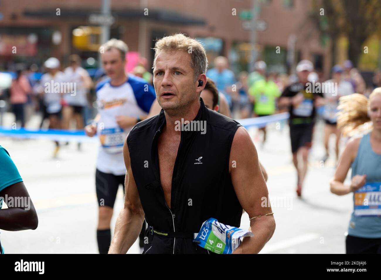 Brooklyn, New York, Stati Uniti. 6th Nov 2022. La 2022 TCS New York City Marathon è a pieno regime con più di 50.000 corridori provenienti da 150 paesi. (Credit Image: © Mark J. Sullivan/ZUMA Press Wire) Foto Stock