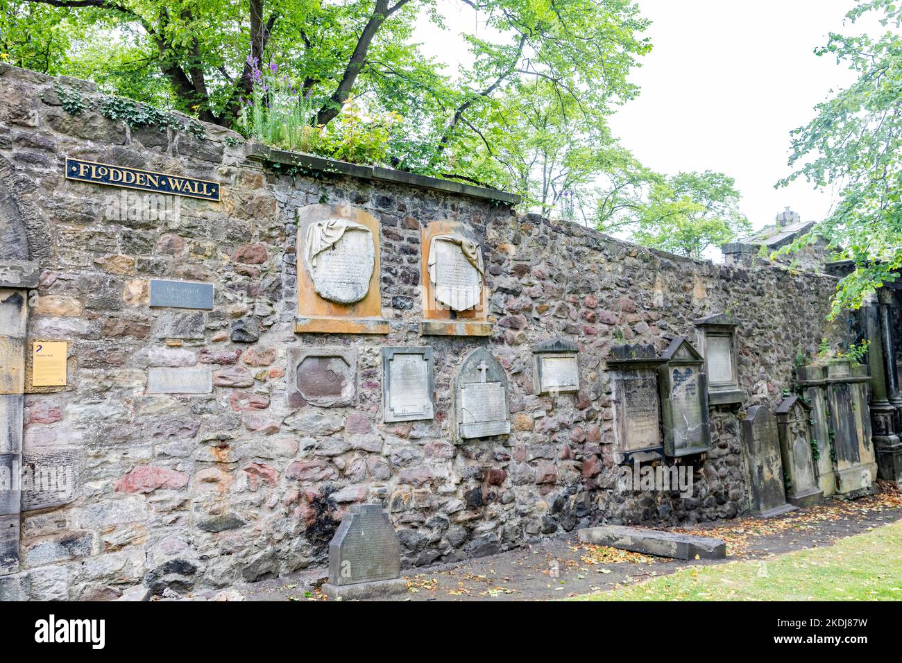 Resti di Flodden muro costruito nel 16th ° secolo come un muro difensivo intorno a Edimburgo in battaglie contro le forze inglesi, Greyfriars, centro città di Edimburgo Foto Stock