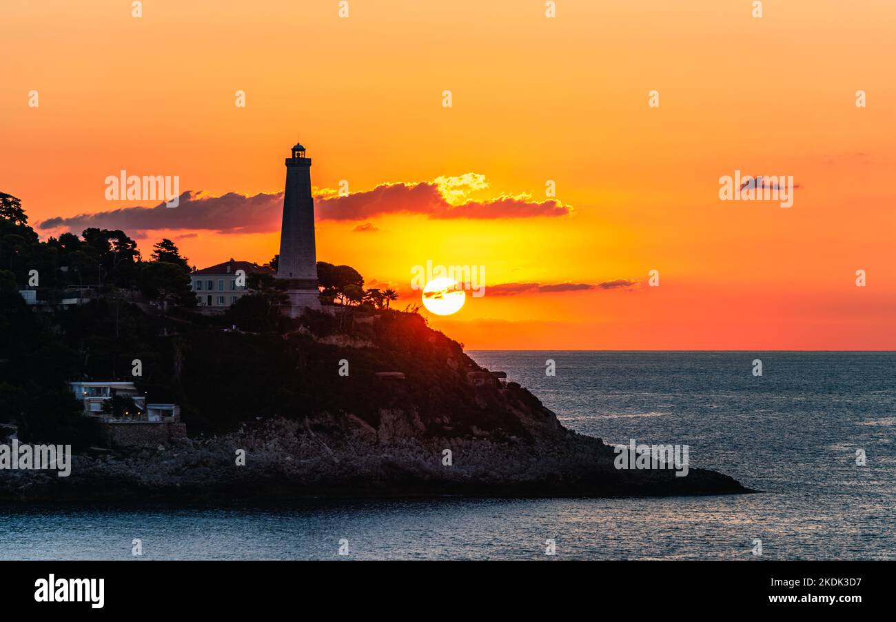 Alba sul faro di Cap-Ferrat, Costa Azzurra, Francia, Europa Foto Stock