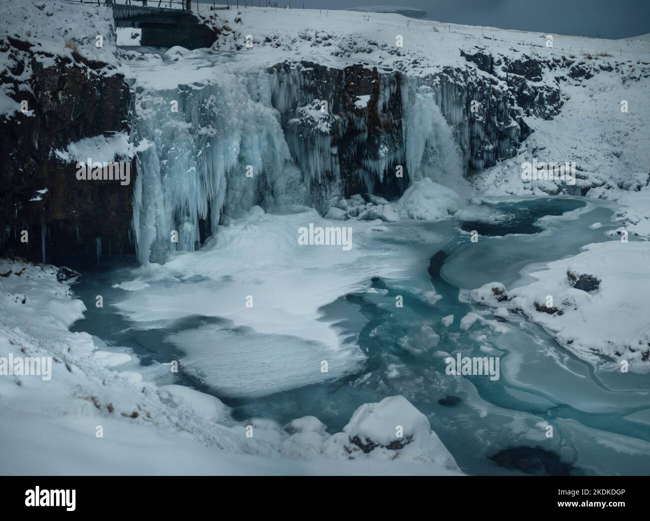 Cascata congelata di Kirkjufellsfoss sulla penisola di Snaefelsness in Islanda Foto Stock