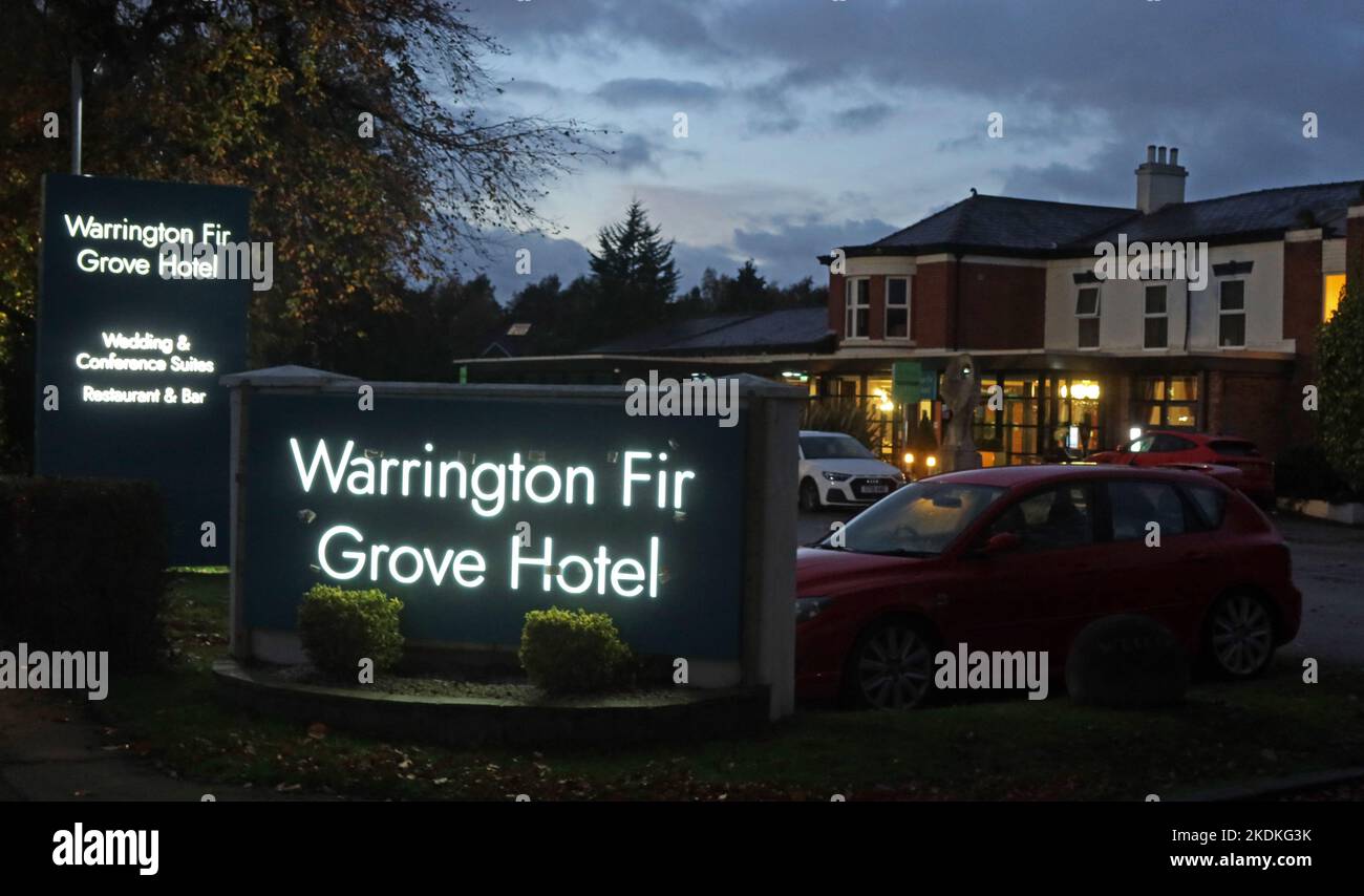 Warrington Fir Grove Best Western Sure Collection Hotel, Knutsford Old Road, Grappenhall, Warrington, Cheshire, Inghilterra, Regno Unito, WA4 2LD di notte Foto Stock