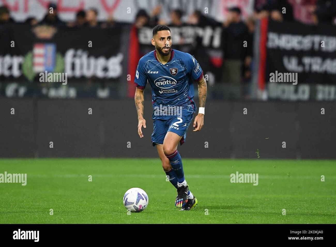 Dylan Bronn di US Salernitana gesto durante la Serie A match tra US Salernitana e US Cremonese allo Stadio Arechi di Salerno, Italia il 5 novembre Foto Stock