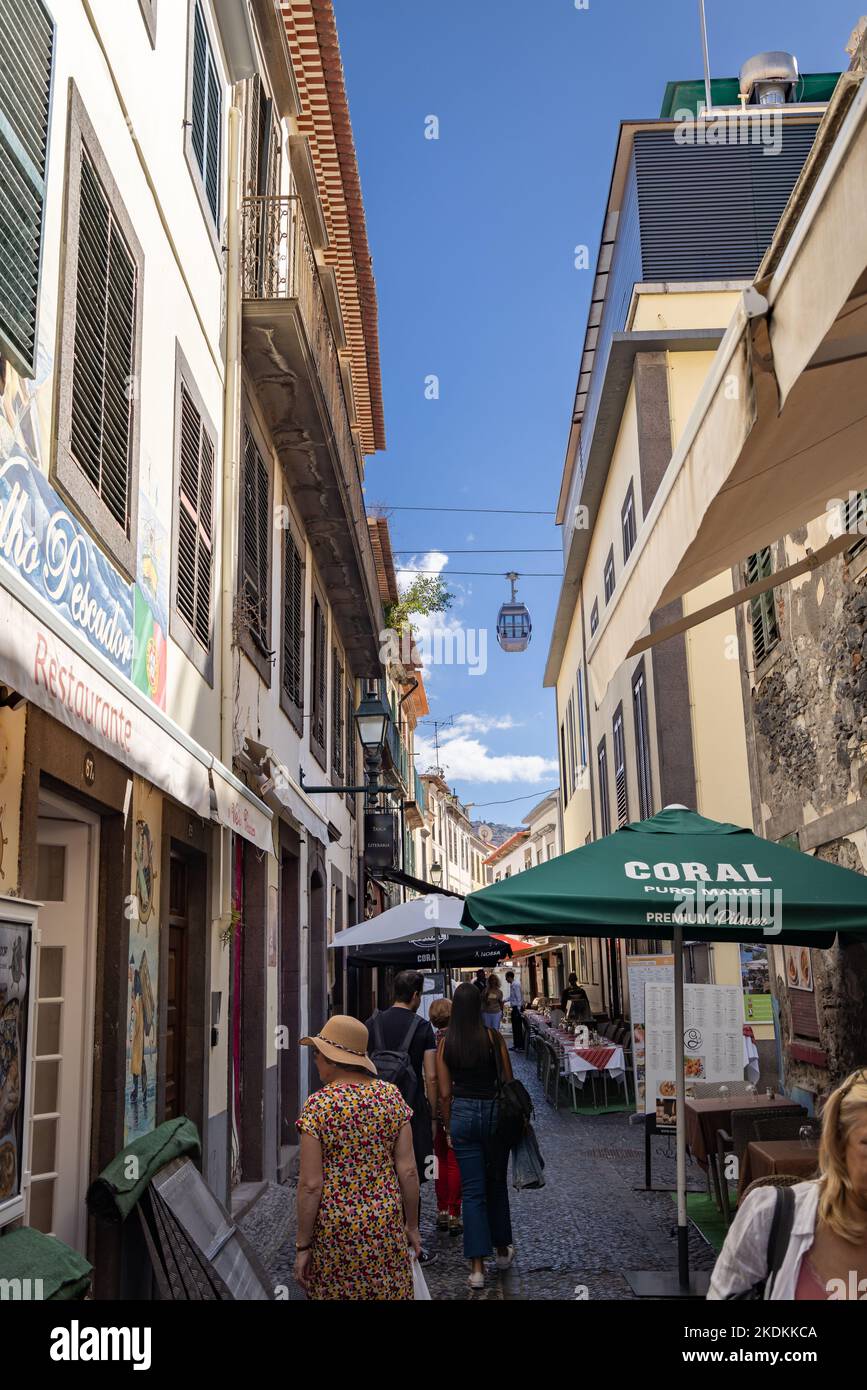 Vista sulla strada intorno a Funchal, Madeira, Portogallo. Foto Stock