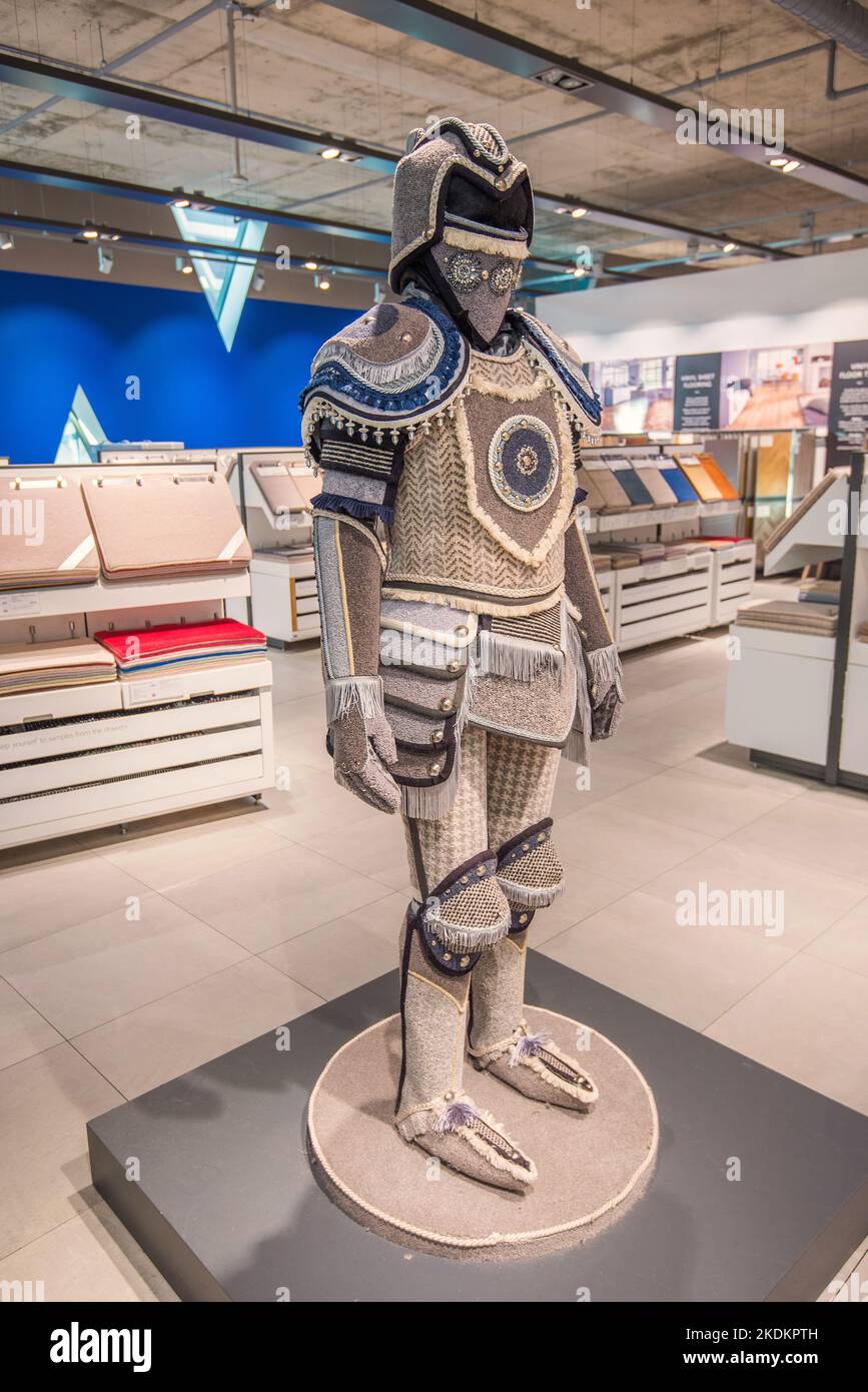 Figura del grande magazzino sapientemente vestita di tappeto. Foto Stock