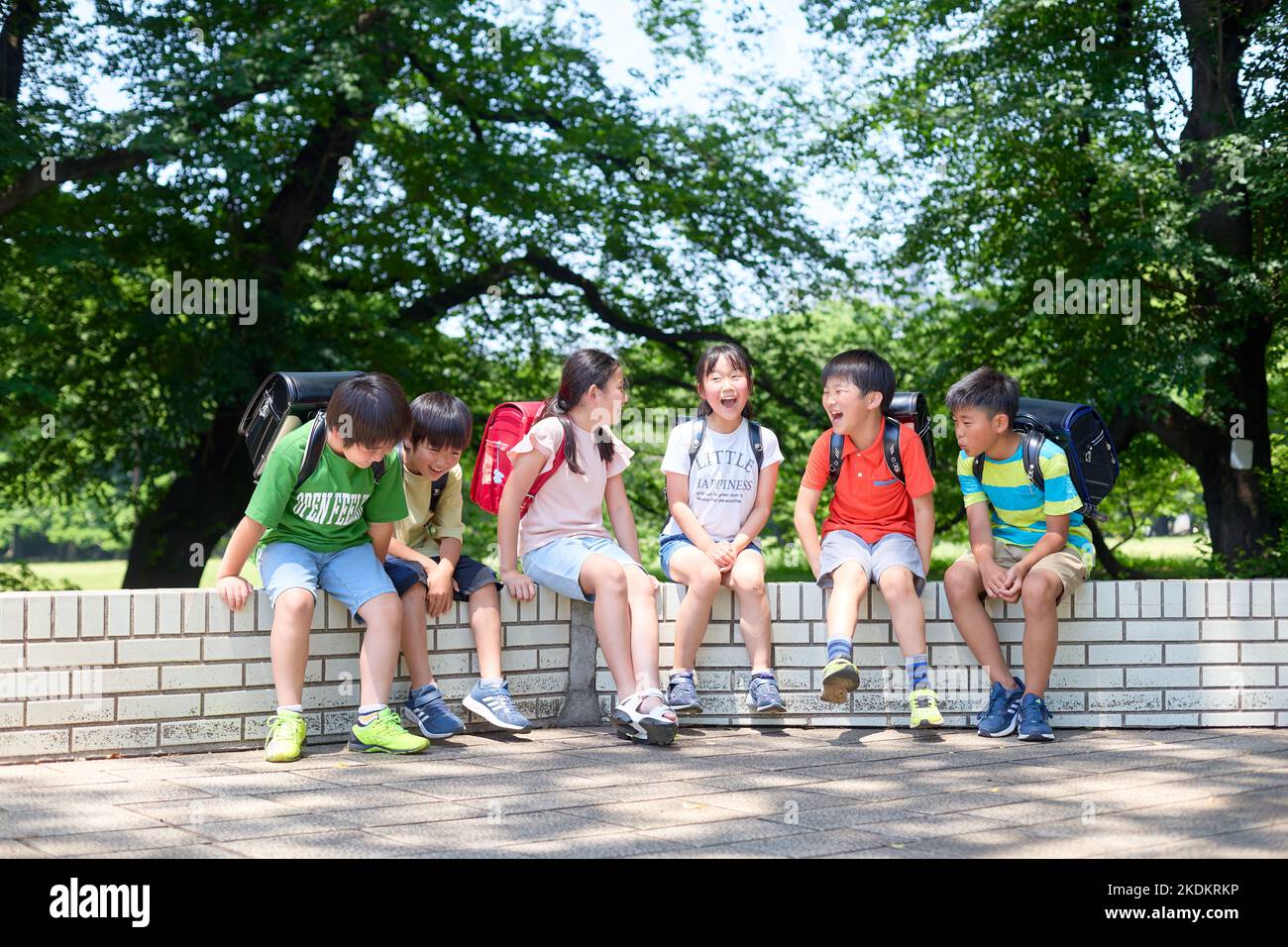 Bambini giapponesi al parco cittadino Foto Stock