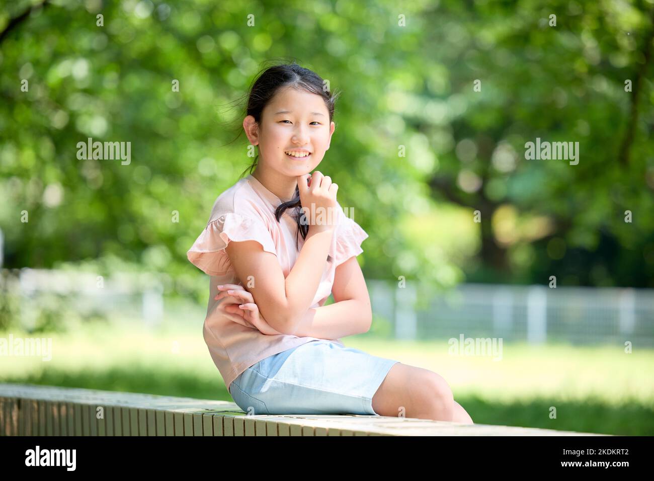 Bambino giapponese al parco cittadino Foto Stock