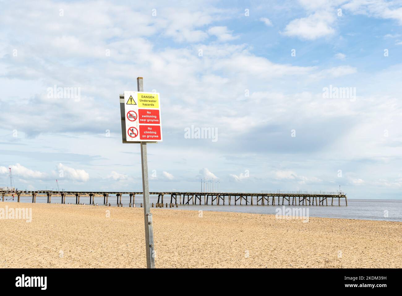 Cartello pericolo sulla spiaggia di Lowestoft 2022 Foto Stock