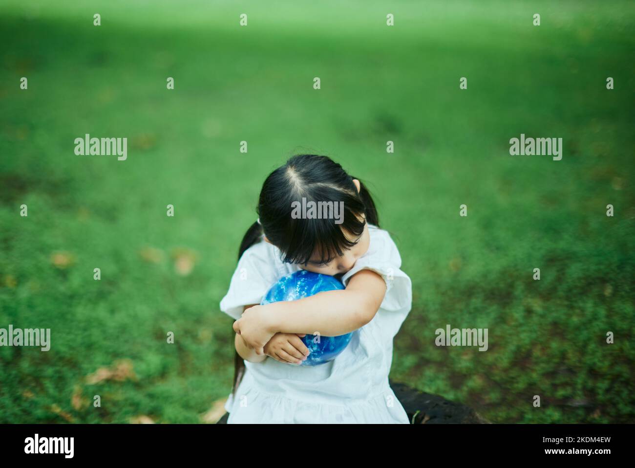 Bambino giapponese al parco cittadino Foto Stock