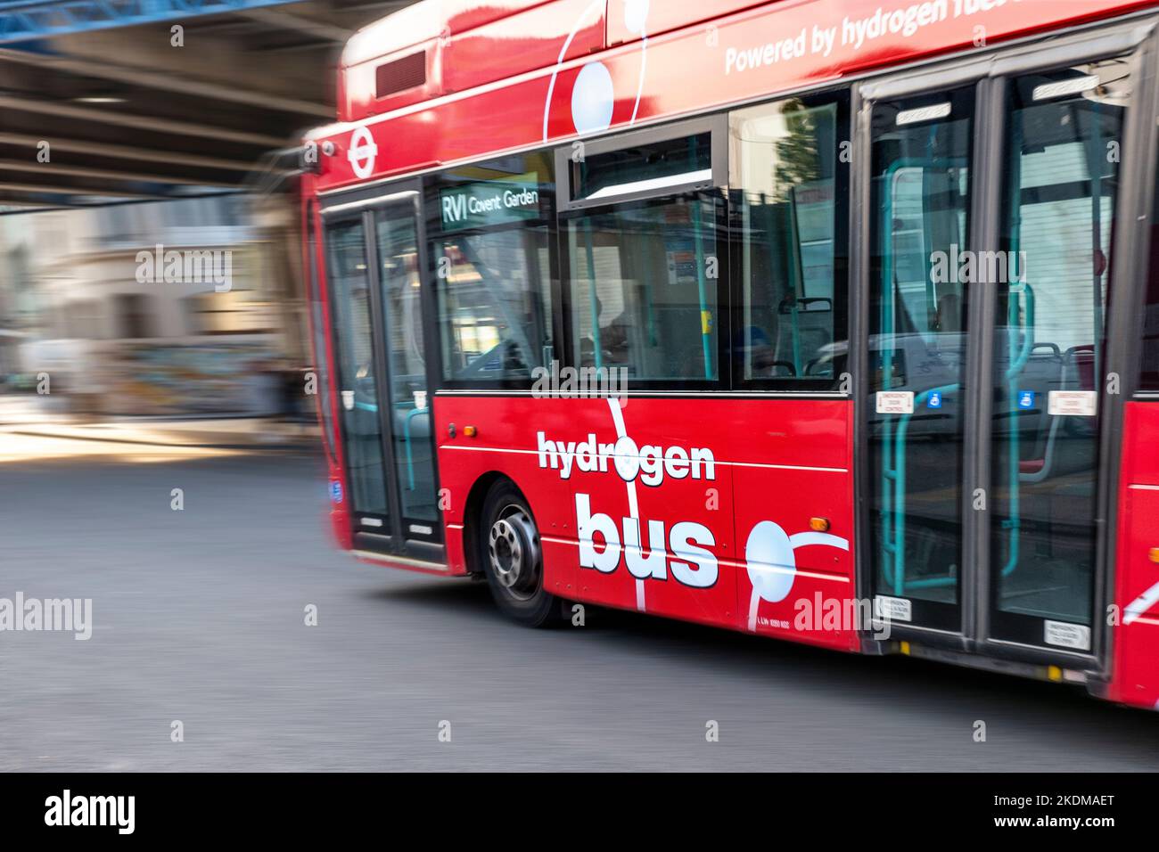 Zero emissioni idrogeno London bus rosso, verde, inquinamento libero, TFL trasporto per autobus di Londra Travel network. RV1 Tower Gateway Waterloo London SE1 Foto Stock