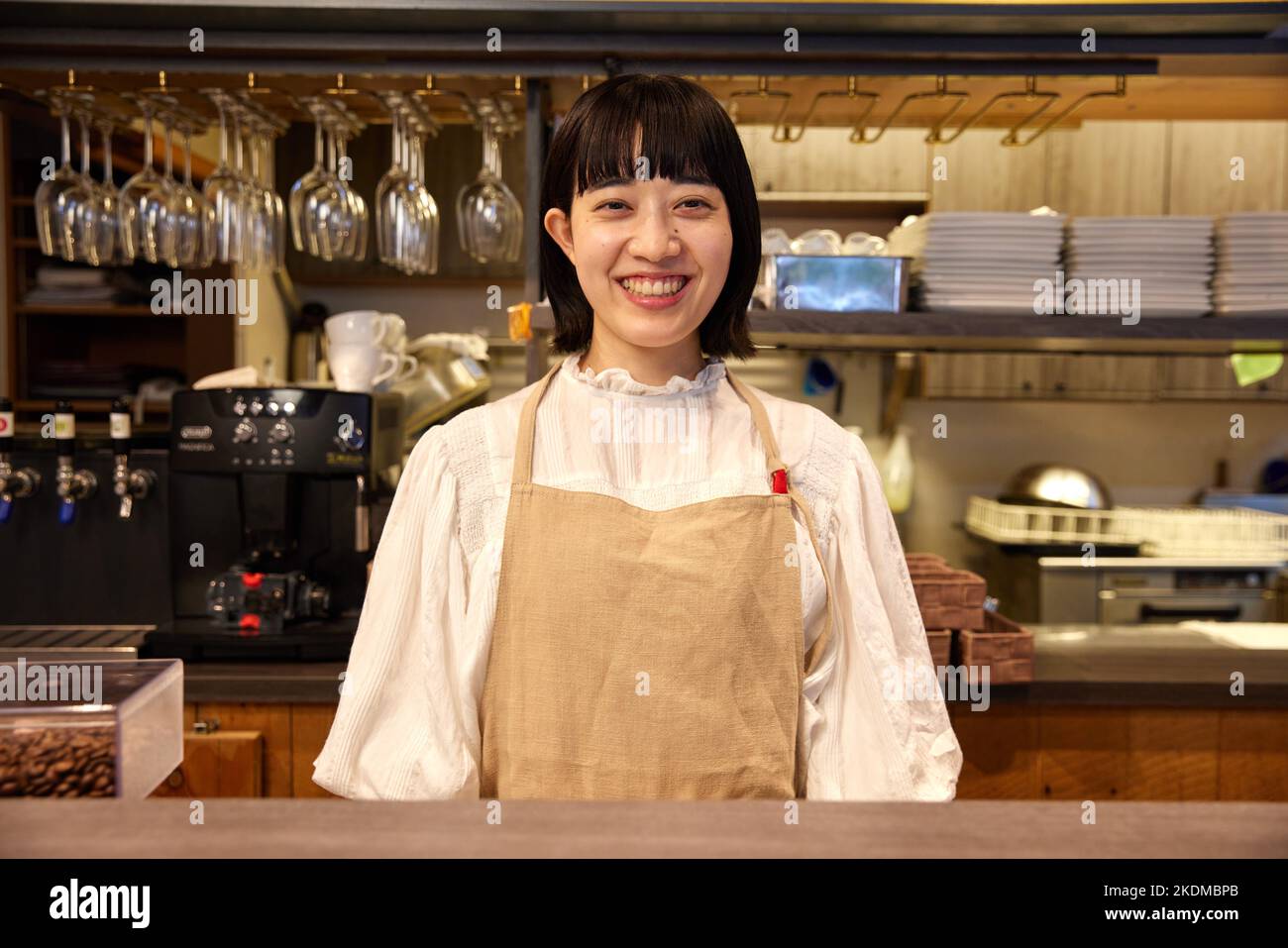 Il personale del ristorante giapponese è al lavoro Foto Stock