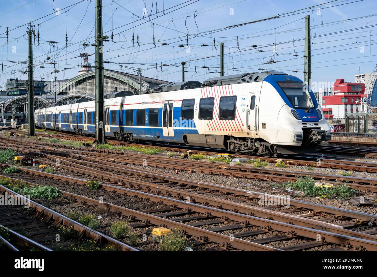 Treno regionale National Express Bombardier Talent 2 alla stazione centrale di Colonia Foto Stock