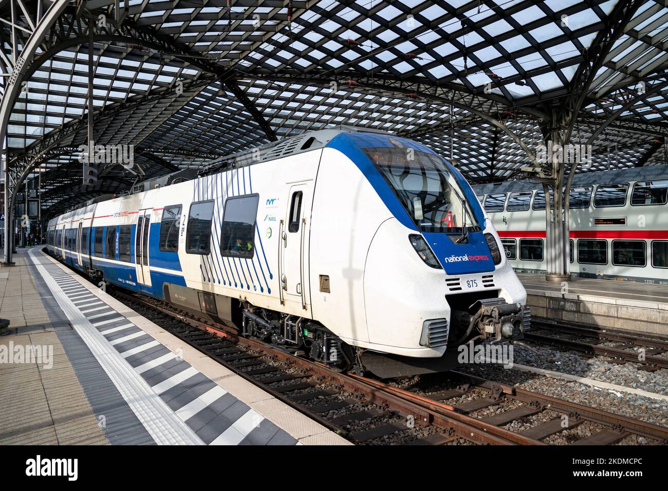 Treno regionale National Express Bombardier Talent 2 alla stazione centrale di Colonia Foto Stock