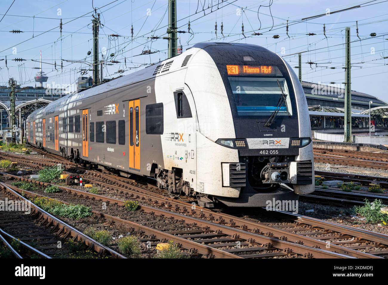 Treno regionale RRX Rhein-Ruhr-Express Siemens Desiro HC alla stazione centrale di Colonia Foto Stock