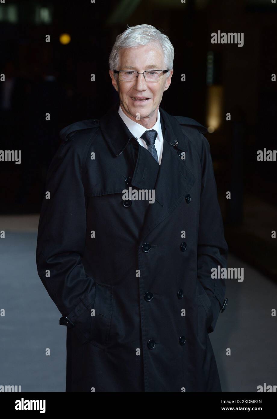 Foto del file datata 21/10/15 di Paul o'Grady in arrivo a Un più grande Splash Premiere presentato da un altro Magazine e Dior, al Curzon Mayfair Cinema, Londra. L'emittente Paul o'Grady ha un nuovo ruolo dopo aver lasciato la BBC radio 2 - come vice luogotenente del Kent. Il 67-year-old è stato nominato per effettuare i doveri cerimoniali nella contea sud-orientale poco più di due mesi dopo che ha firmato fuori dalla mostra pomeridiana di domenica che aveva ospitato per quasi 14 anni. Un portavoce del Kent County Council ha detto: 'L'emittente televisiva, scrittore, comico, attore e campione del Kent Paul o'Grady MBE si unisce a sei vice luogotenente Foto Stock