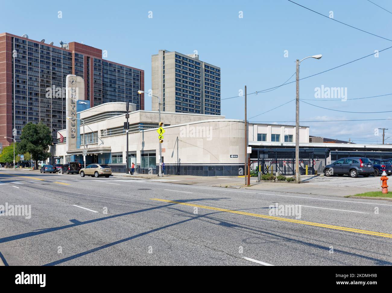 Il terminal degli autobus Greyhound di Cleveland è stato progettato da William Arrasmith in stile Streamline moderne, una derivazione dell'Art Deco. Foto Stock