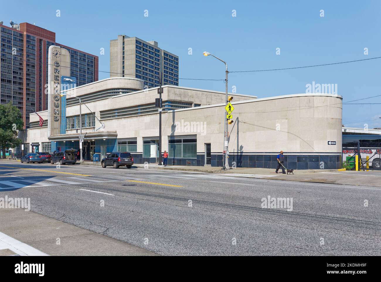 Il terminal degli autobus Greyhound di Cleveland è stato progettato da William Arrasmith in stile Streamline moderne, una derivazione dell'Art Deco. Foto Stock