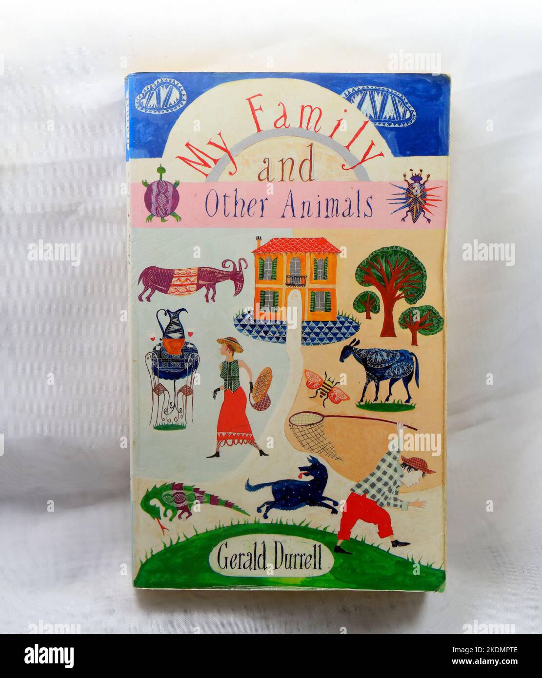 La mia famiglia e altri animali. Gerald Durrell. Libro cartaceo. Copertina del libro. Configurazione di Studio. Preso il 2022 novembre. Foto Stock