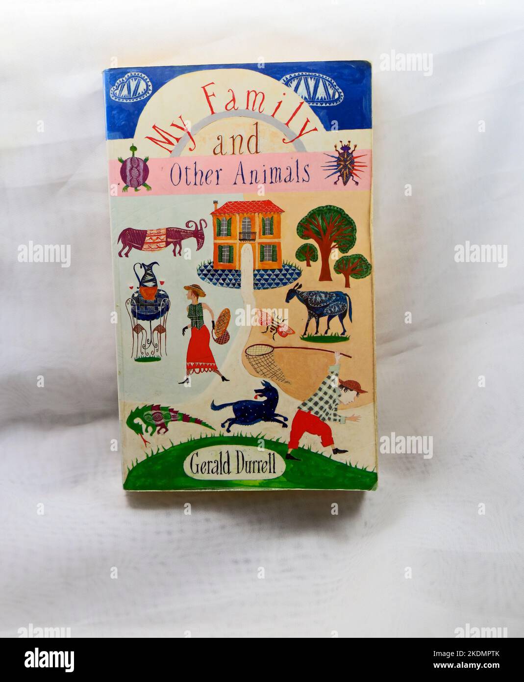 La mia famiglia e altri animali. Gerald Durrell. Libro cartaceo. Copertina del libro. Configurazione di Studio. Preso il 2022 novembre. Foto Stock
