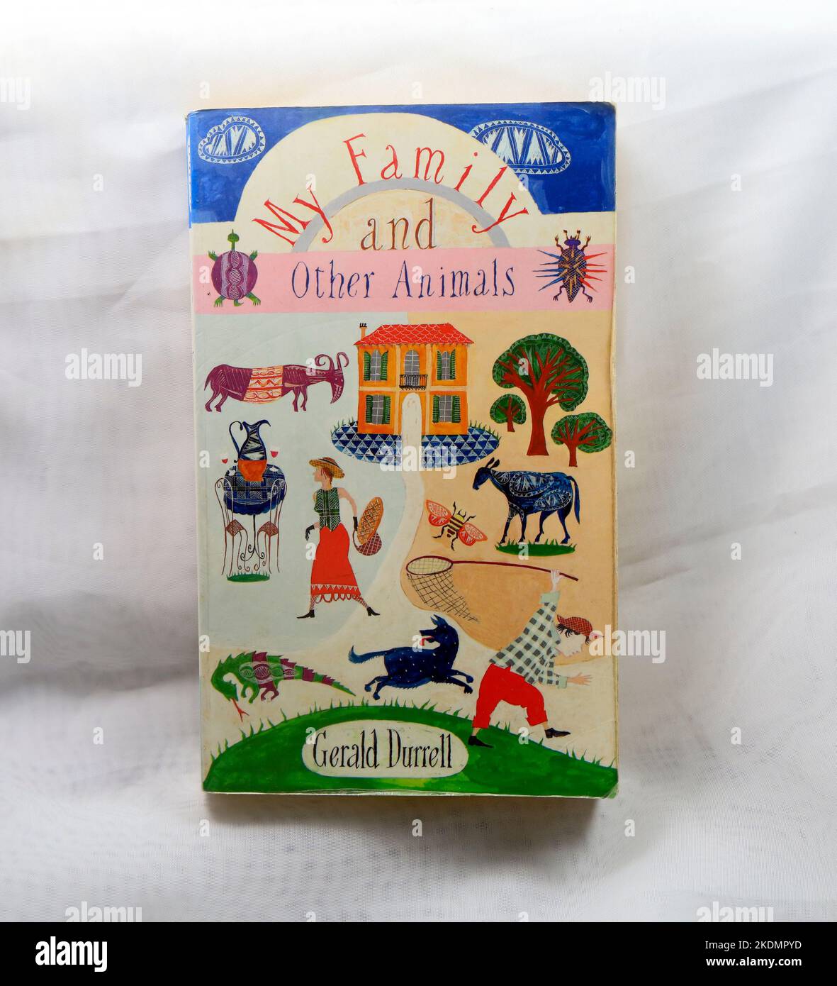 La mia famiglia e altri animali. Gerald Durrell. Libro cartaceo. Copertina del libro. Configurazione di Studio. Preso il 2022 novembre. Foto Stock