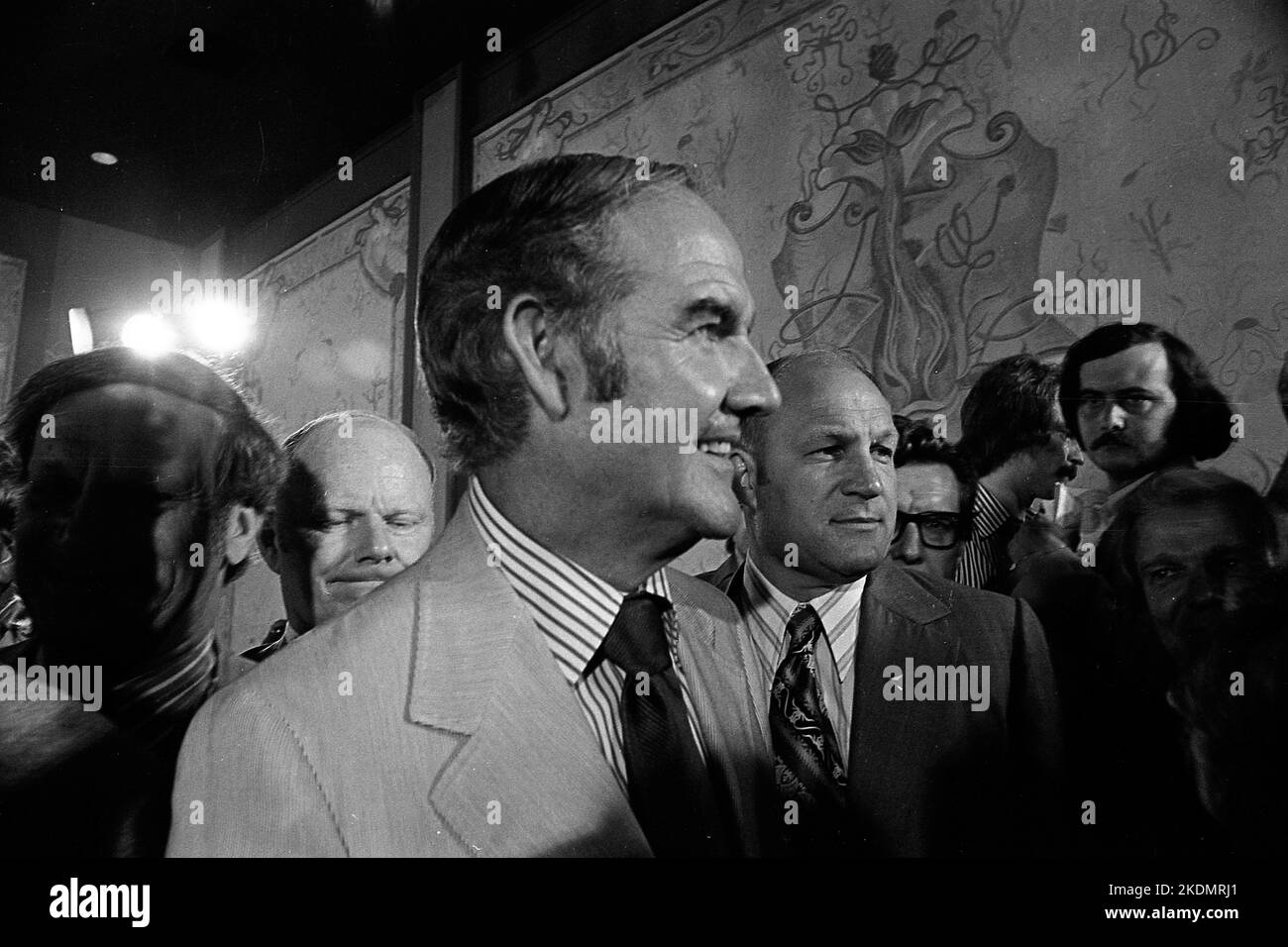 George McGovern, candidato presidenziale americano, alla Convention del Partito Democratico tenutasi a Miami, Florida, Stati Uniti, nel 1972 Foto Stock