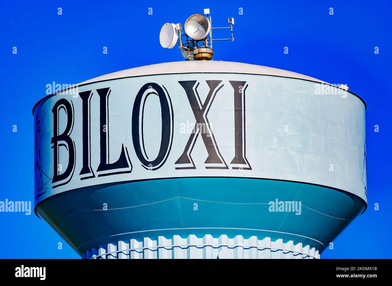 La torre dell'acqua di Biloxi è raffigurata il 6 novembre 2022 a Biloxi, Mississippi. La torre dell'acqua blu è visibile dall'Interstate 10. Foto Stock