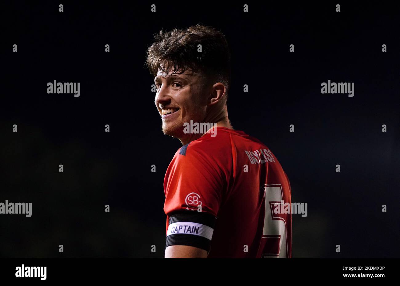 Dan Bayliss di Bracknell Town durante la partita della Emirates fa Cup al SB Stadium di Sandhurst. Data immagine: Lunedì 7 novembre 2022. Foto Stock