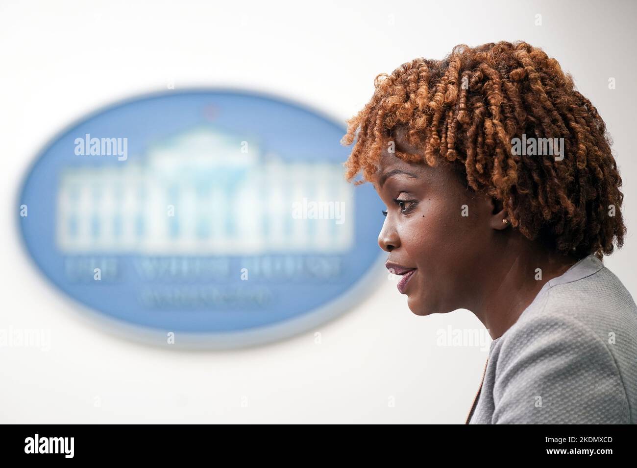 Washington, Stati Uniti. 07th Nov 2022. Il Segretario alla stampa della Casa Bianca, Karine Jean-Pierre, tiene un briefing alla Casa Bianca di Washington, DCon lunedì 7 novembre 2022. Photo by Leigh Vogel/Pool Credit: UPI/Alamy Live News Foto Stock