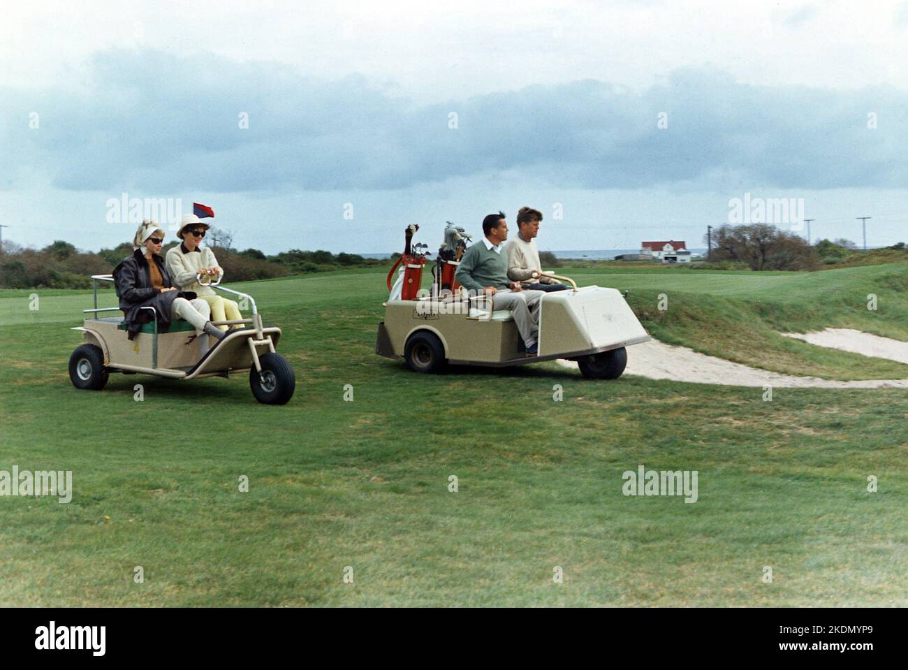 Weekend a Newport - Golf. Bradlee, Kennedy, ben Bradlee, Presidente Kennedy. Newport, RI, Newport Country e, 13 settembre 1963 - fotografo Robert L Knudsen Foto Stock