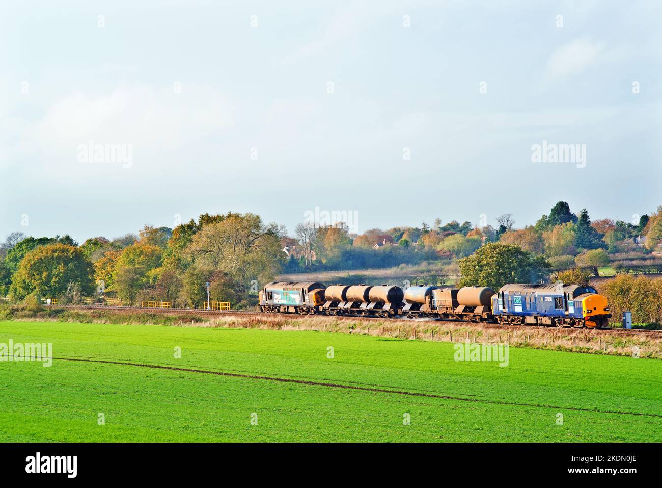 Classe 37218 sul ritorno lavorando a York of Rail Head Treatment Train, Poppleton, North Yokshire, Inghilterra Foto Stock