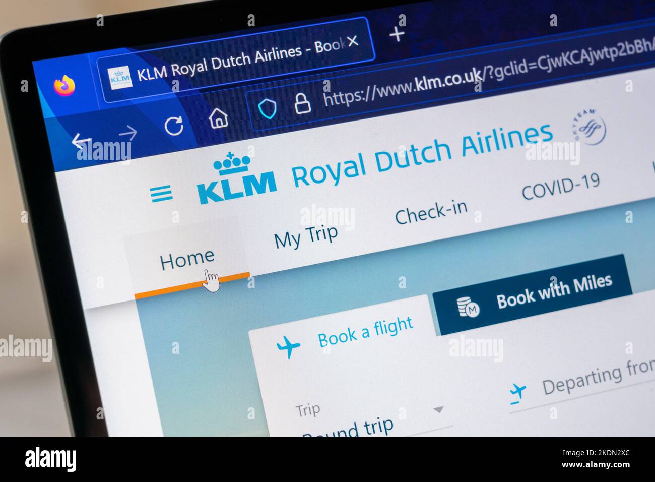 Pagina web di prenotazione per KLM Royal Dutch Airlines, legalmente Koninklijke Luchtvaart Maatschappij N.V. – La compagnia aerea di bandiera dei Paesi Bassi Foto Stock