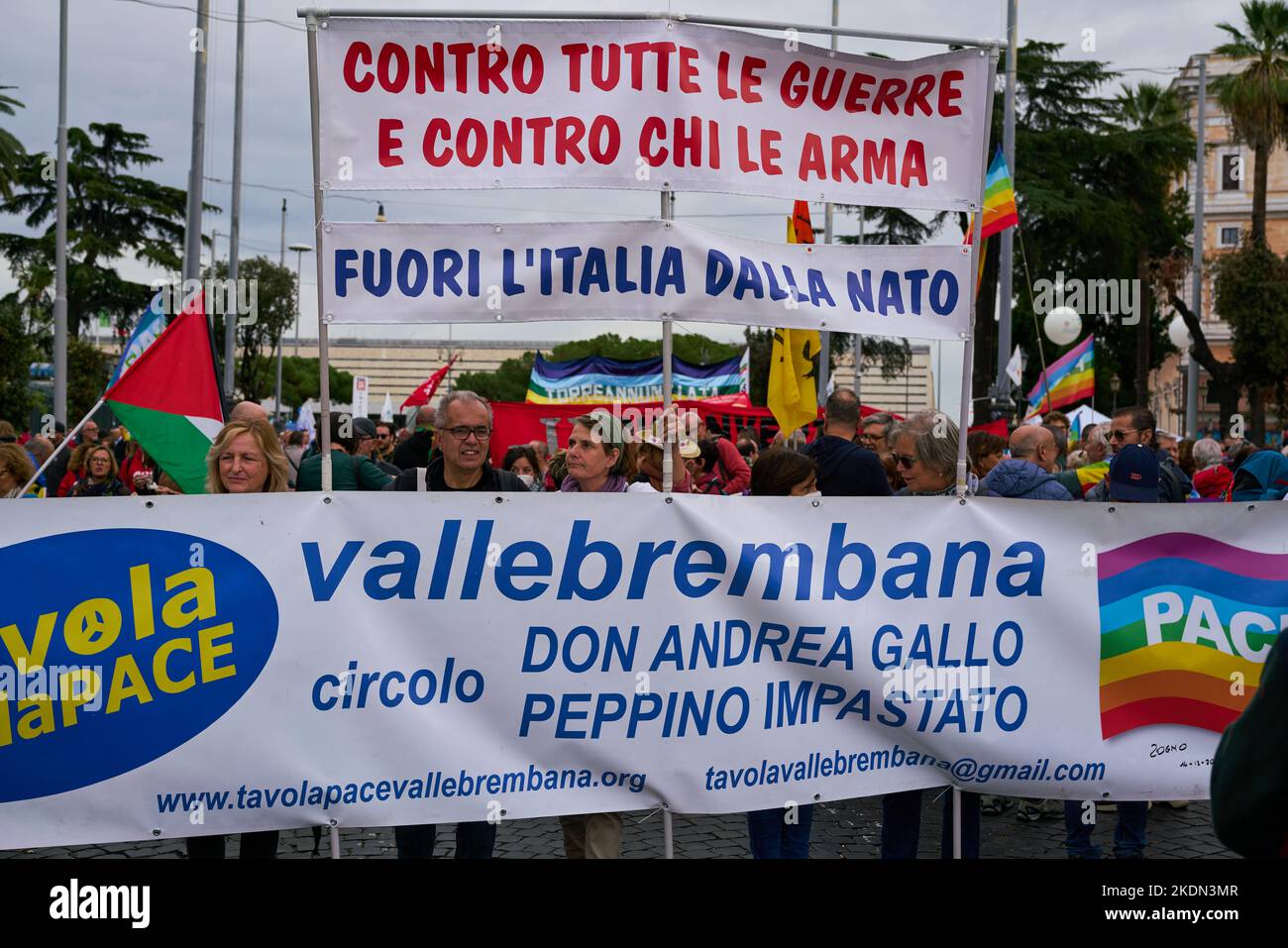 ROMA, ITALIA - 5 NOVEMBRE 2022: Dimostrazione Nazionale della Pace per la guerra russo-Ucraina a Roma, Piazza della Repubblica Foto Stock