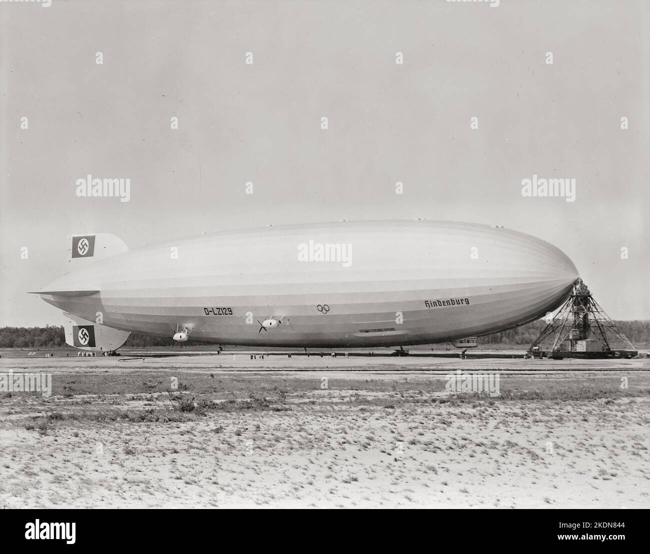 Paesaggio lo Zeppelin LZ 129 Hindenburg a Lakehurst 1937 Foto Stock