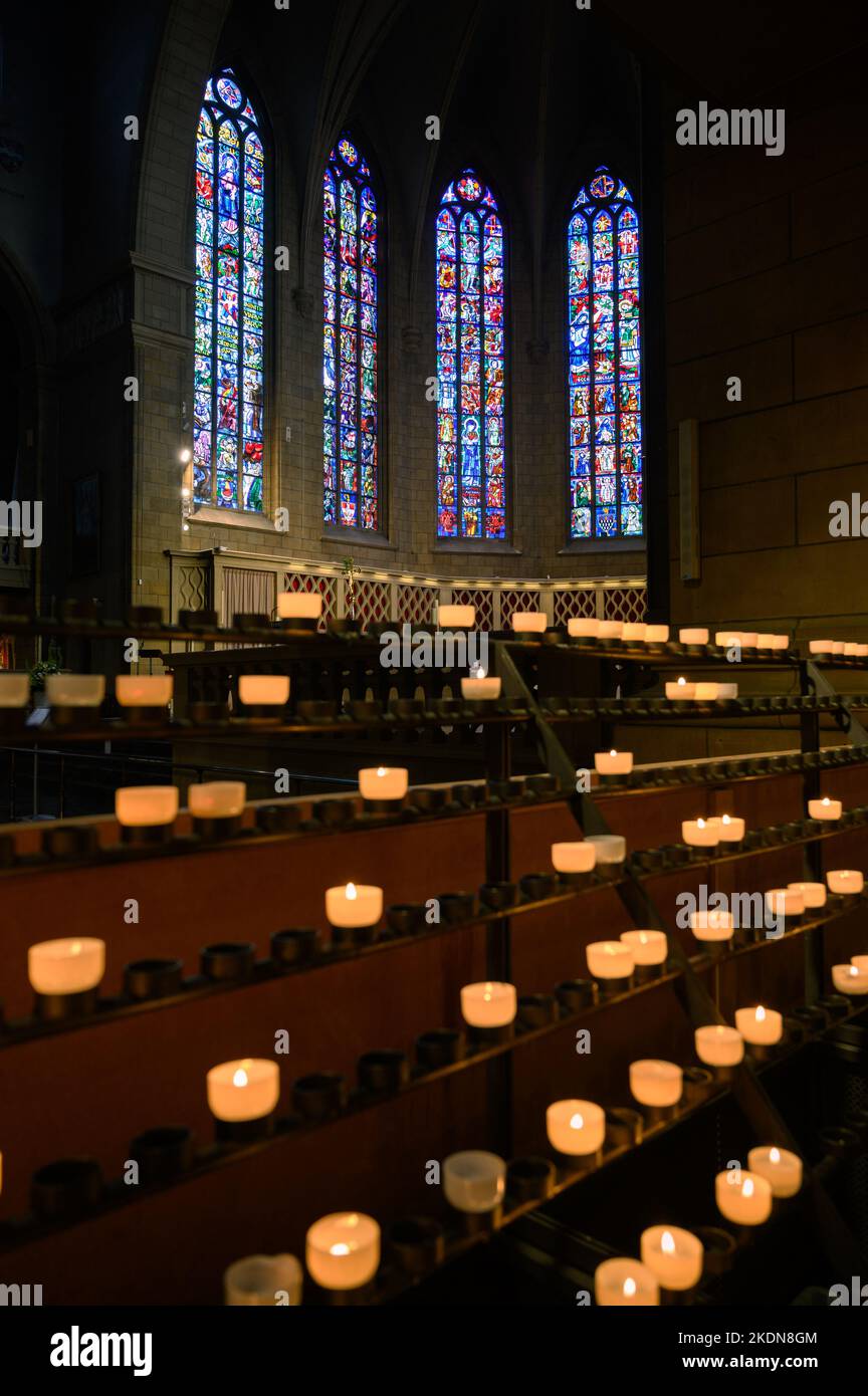 Vetrate a Notre-Dame de Luxembourg (Cattedrale di Notre-Dame di Lussemburgo). Foto Stock