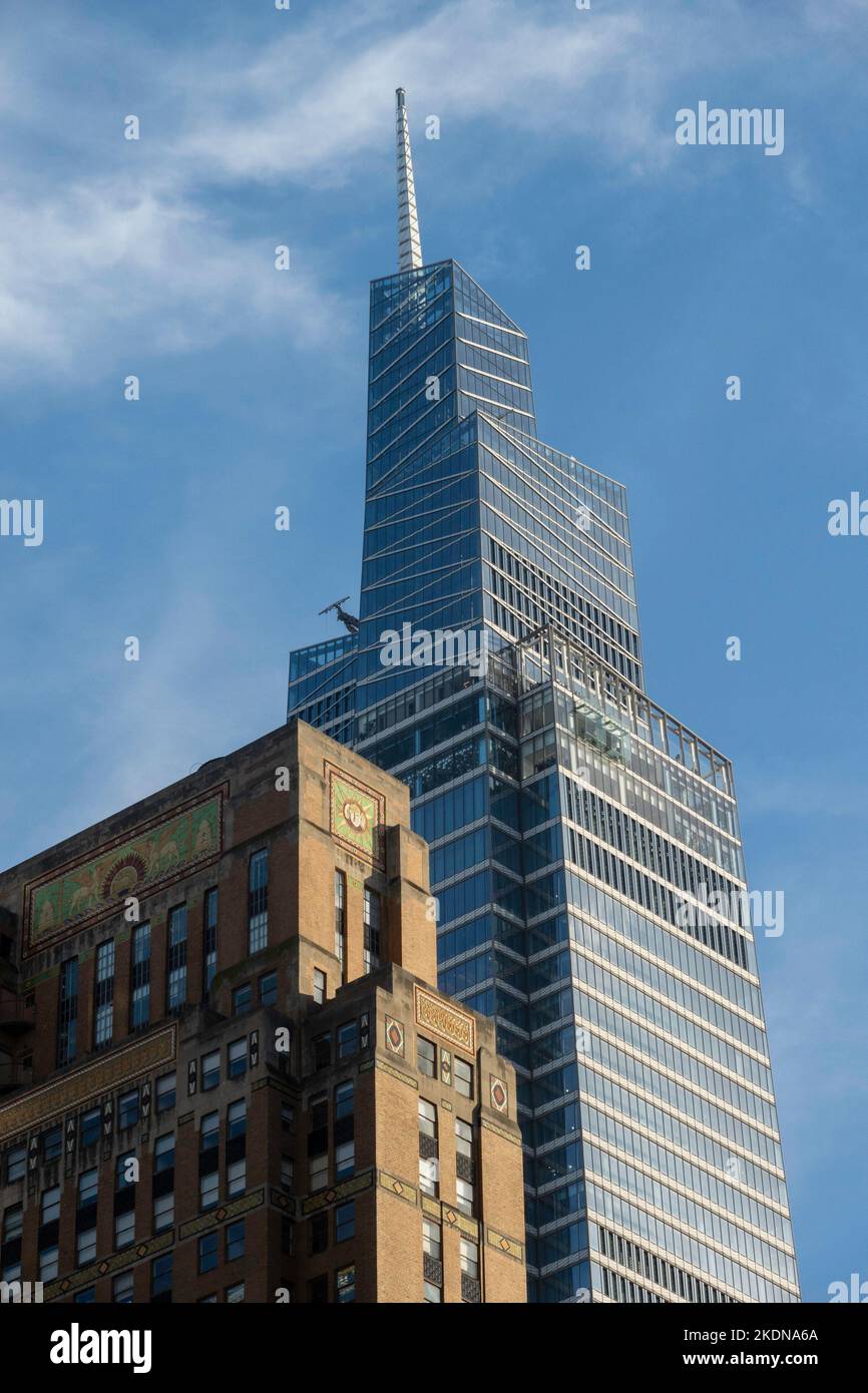 Una torre Vanderbilt sopra altri grattacieli nel centro di Manhattan, 2022, NYC, USA Foto Stock