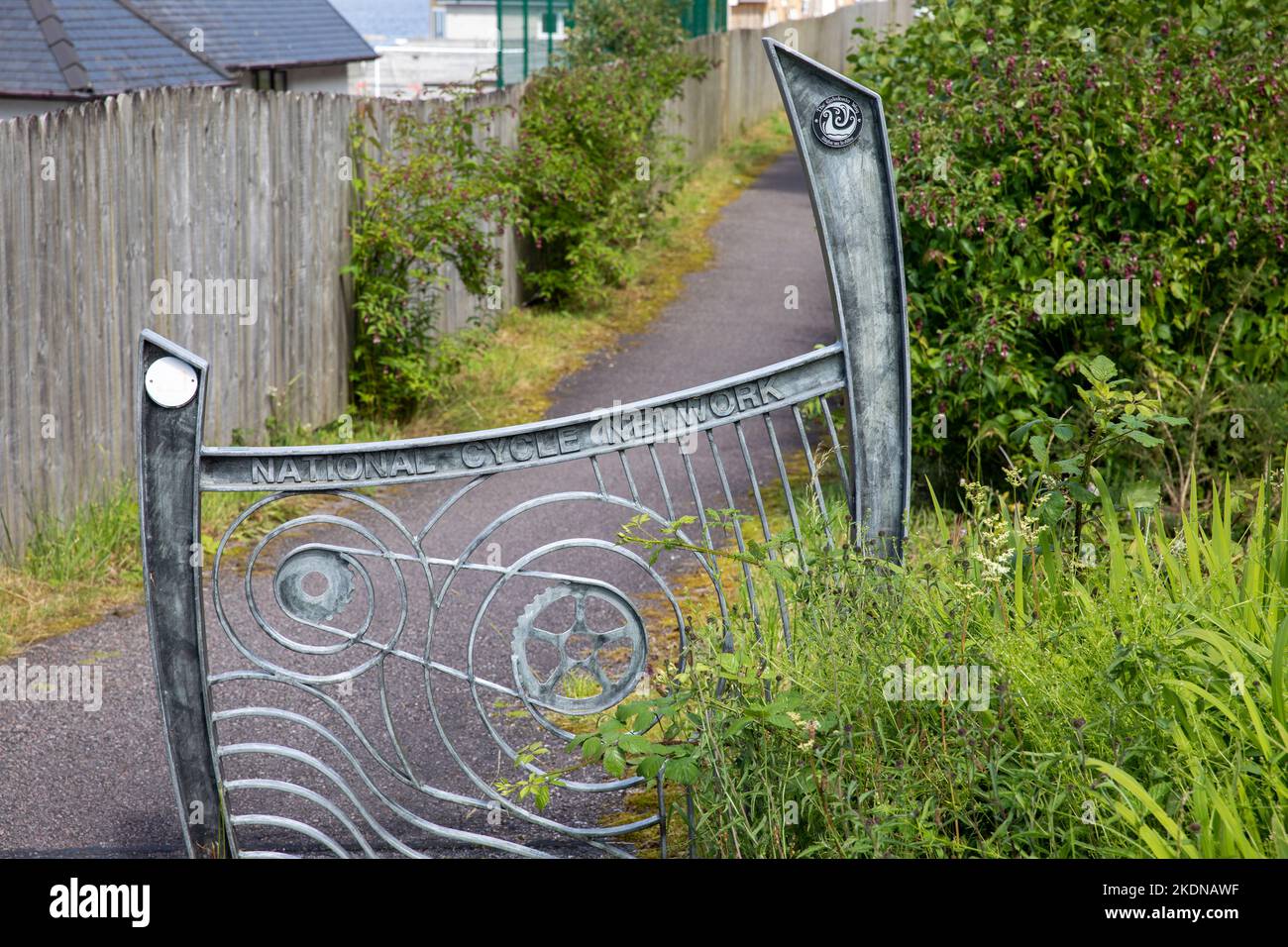Scozia, pista ciclabile nazionale 78 cancello post rallentamento barriera, costa occidentale della Scozia vicino Oban, Regno Unito, estate giorno 2022 Foto Stock