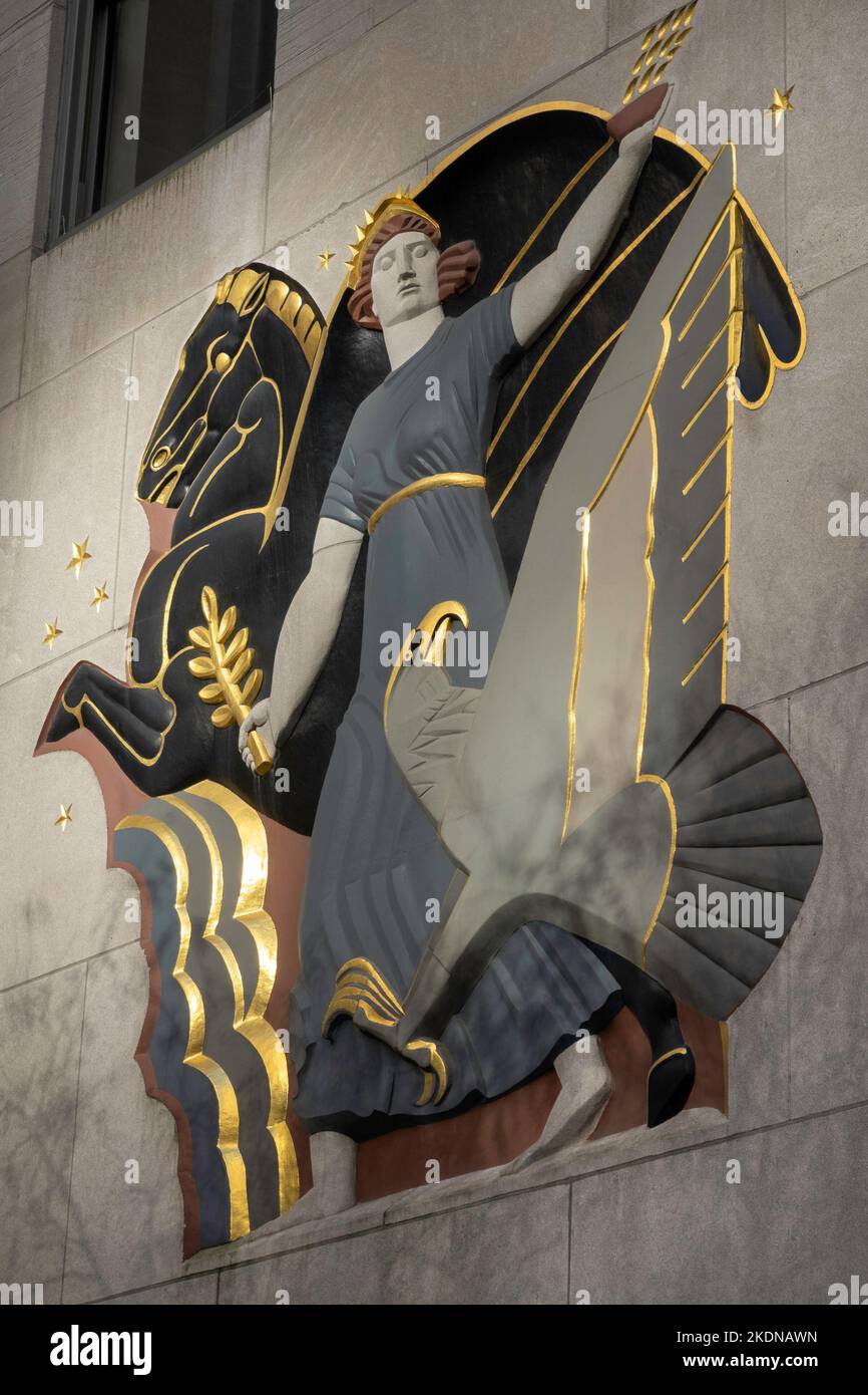 Progress, intaglio Carving, 1 Rockefeller Center, NYC 2022 Foto Stock