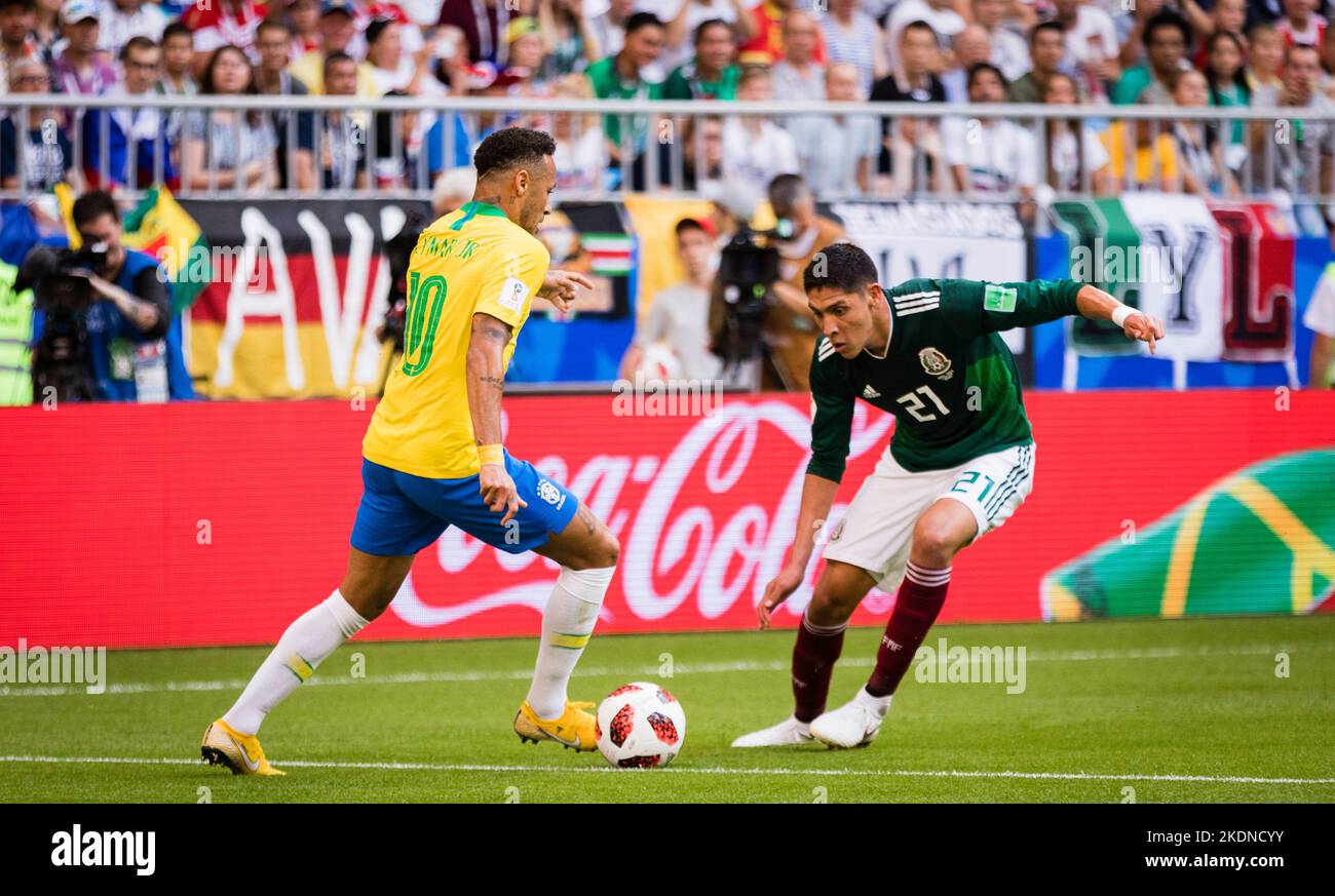 Samara, 02.07.2018 Neymar (Brasilien), Edson Alvarez (Mexiko) Brasilien - Mexiko Copyright (nur fŸr journalistische Zwecke) by: Moritz MŸller, Wilhe Foto Stock