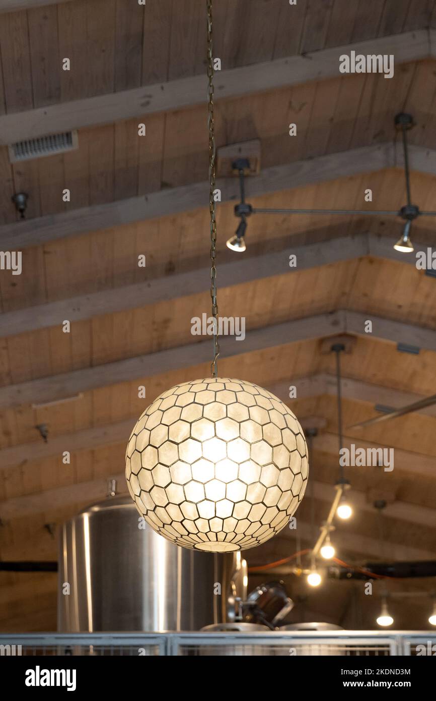 grande guanto guscio ottagono beehive lampada da soffitto Foto Stock