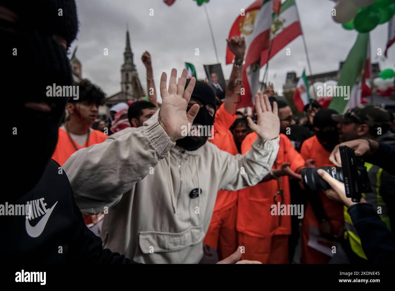 Donna, vita, libertà”: La protesta di Londra sull’Iran attira migliaia di persone per protestare dopo la morte di Mahsa Amini in custodia di polizia 01-10-2022 Foto Stock
